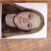 Étudiante, ayant fait un bac L, souhaitant aider à apprendre ou à s'améliorer